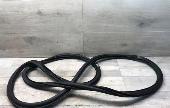 Volkswagen Jetta VI Rubber seal front coupe door 