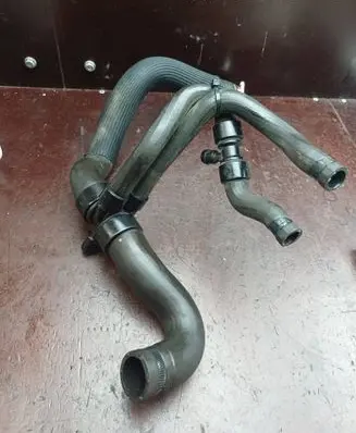 Coolant pipe/hose