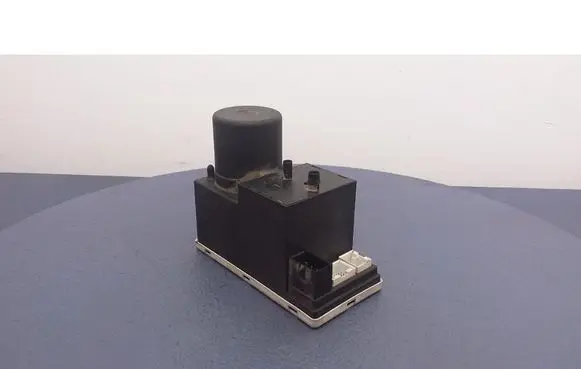 Audi A4 S4 B5 8D Central locking vacuum pump 8D0862257L