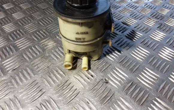 Power steering fluid tank/reservoir