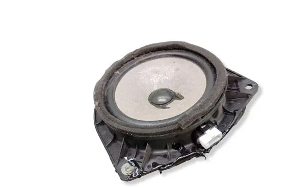 Toyota Corolla Verso E121 Rear door speaker 