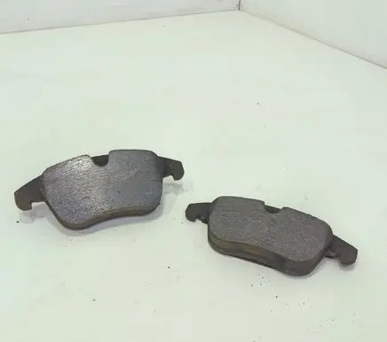 Volvo V70 Brake pads (front) 