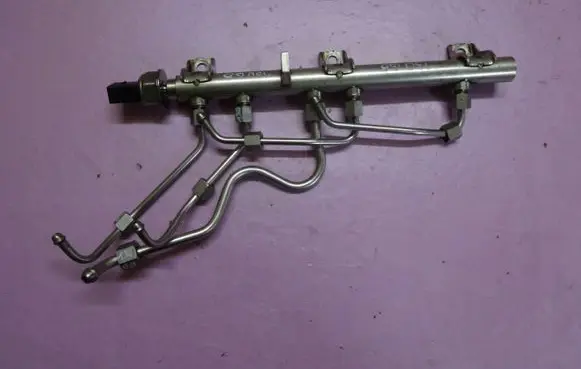BMW 1 E81 E87 Fuel main line pipe N43B20A