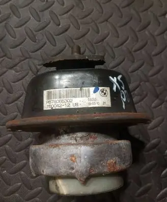 Engine mount bracket