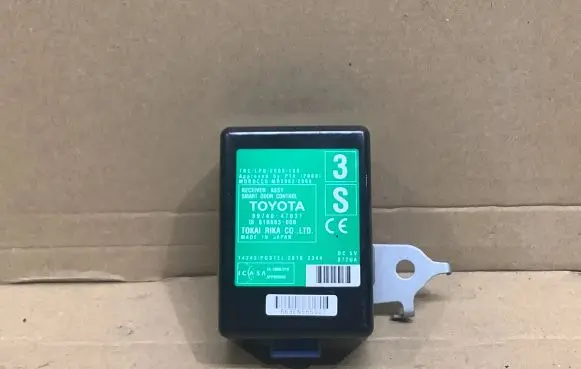 Toyota Prius+ (ZVW40) Door control unit/module 8974047031