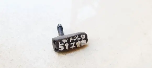 Windshield washer spray nozzle