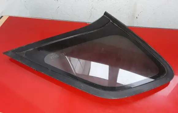 KIA Carens II Rear side window 43R000083 A004138