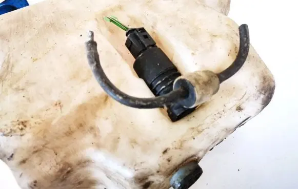 Audi A3 S3 8L Windscreen/windshield washer pump