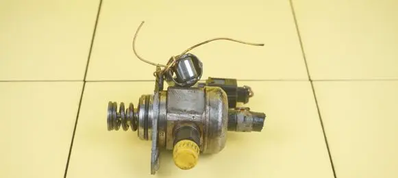 Audi A4 S4 B7 8E 8H Fuel injection high pressure pump 0261520055