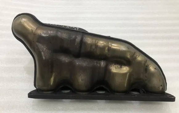 Volkswagen PASSAT B8 Exhaust manifold