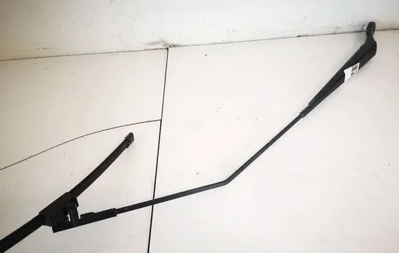 Peugeot 207 Front wiper blade arm