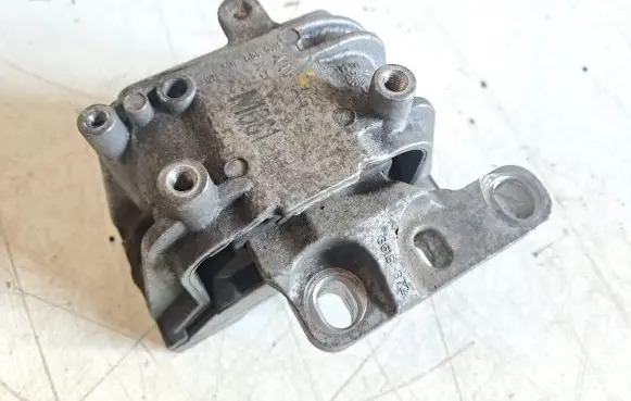 Volkswagen PASSAT B7 Engine mount bracket 1K0199262CR
