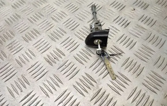 Peugeot Traveller Front door lock (next to the handle) 