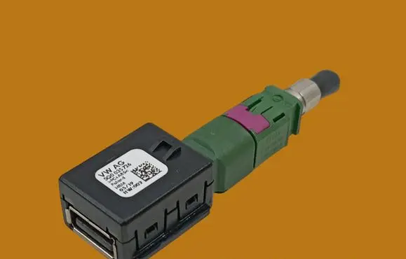 Skoda Superb B8 (3V) USB socket connector 5Q0035726