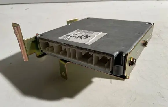 Nissan X-Trail T30 Engine control unit/module 237108H806
