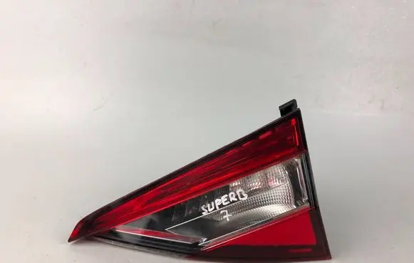 Tailgate rear/tail lights