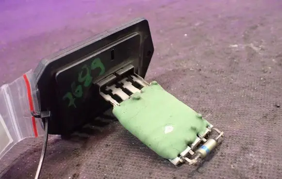 Toyota Corolla E120 E130 Heater blower motor/fan resistor