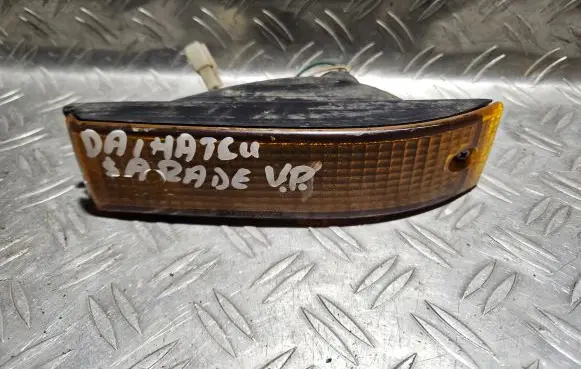 Daihatsu Charade Front bumper turn signal 21051253L