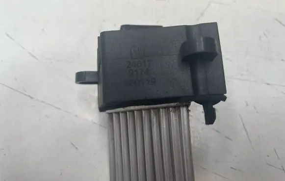 BMW 5 E39 Heater blower motor/fan resistor 24617