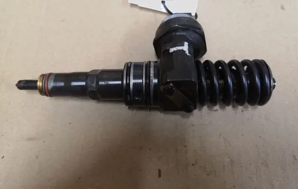 Volkswagen Polo Fuel injector 045130073T