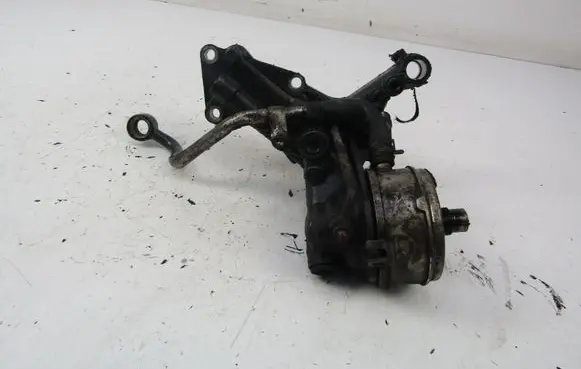 Toyota Avensis T220 Oil filter mounting bracket 