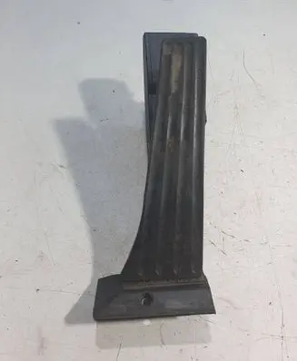 Accelerator throttle pedal
