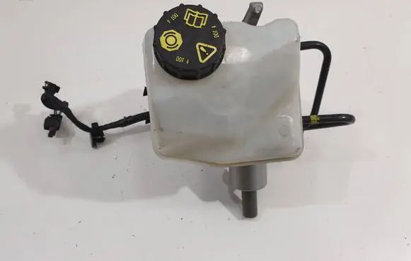 Brake fluid reservoir
