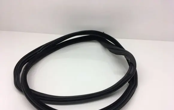 BMW 6 F06 Gran coupe Rubber seal front door (on door) 7275298
