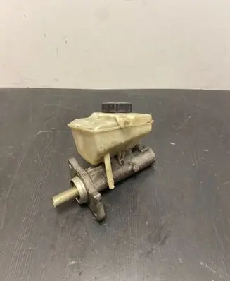 Master brake cylinder