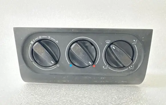 Volkswagen PASSAT B4 Climate control unit 357819045A 357820045