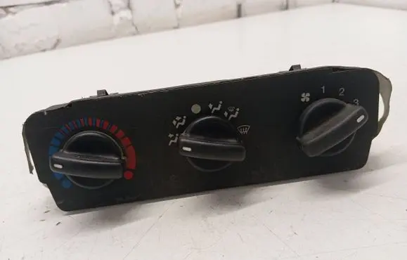 Ford Mondeo MK I Climate control unit 93BW18D