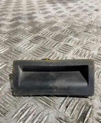 Tailgate opening switch