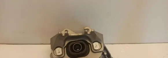 Gearbox mounting bracket