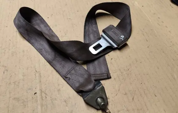 Jeep Cherokee XJ Rear seatbelt