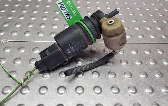 Volkswagen Golf V Windscreen/windshield washer pump S26371031 1T0955651A