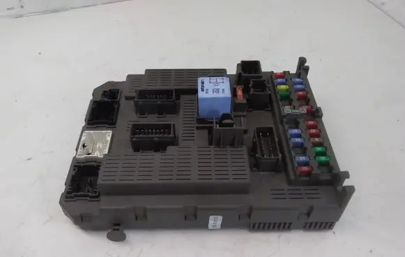Peugeot 807 Fuse module 96519381 BSIV0300