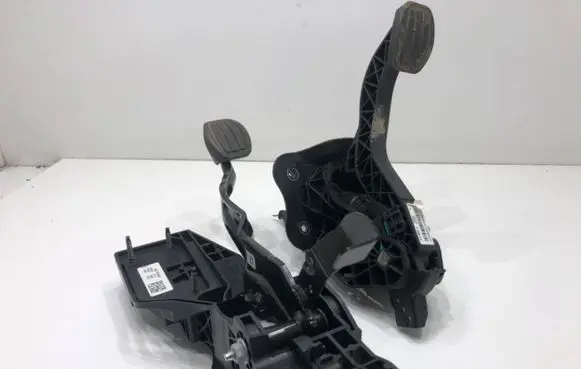 Citroen Berlingo Pedal assembly 9820886080