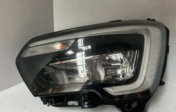 Renault Master III Headlight/headlamp 260607867R