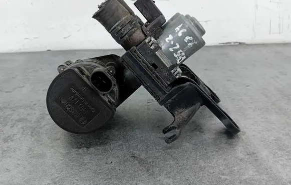 Audi A6 S6 C6 4F Valve 