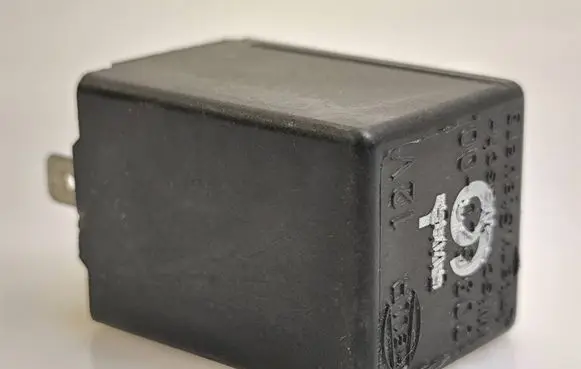 Volkswagen PASSAT B5 Other relay 321955531A