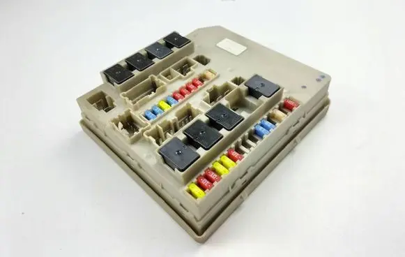 Renault Clio III Fuse module 902663A