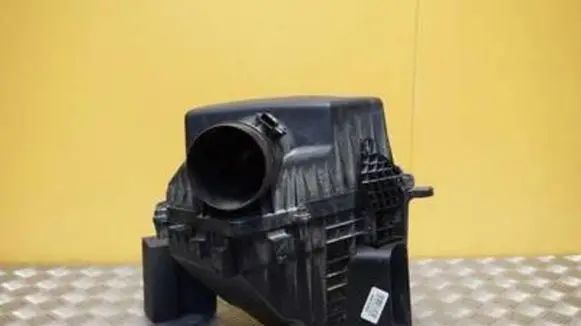 Chevrolet Silverado Air filter box 84412393 2115