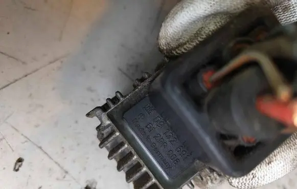 Opel Zafira A Glow plug pre-heat relay 51299006