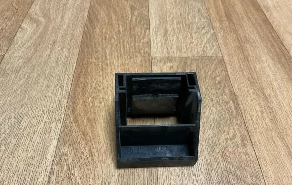 BMW 5 E60 E61 Radiator mount bracket 7519271
