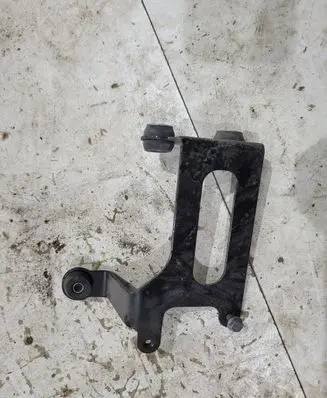 Porsche Macan (95B) Radiator mount bracket 8R0261153A
