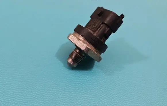 Alfa Romeo 159 Fuel pressure sensor 0261545011 IMPRK1506854
