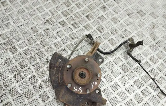 KIA Carens II Front wheel hub