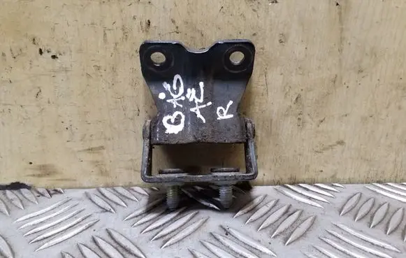 Subaru Outback Tailgate/trunk/boot hinge