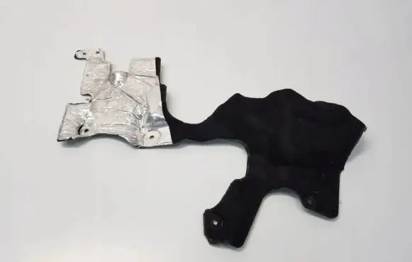 Nissan Qashqai Engine hood trim 