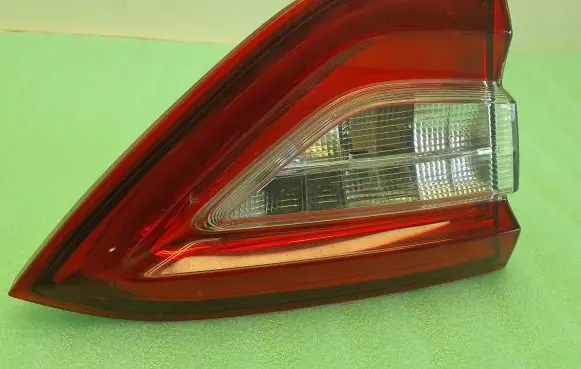 Maserati Levante Tailgate rear/tail lights 20680102